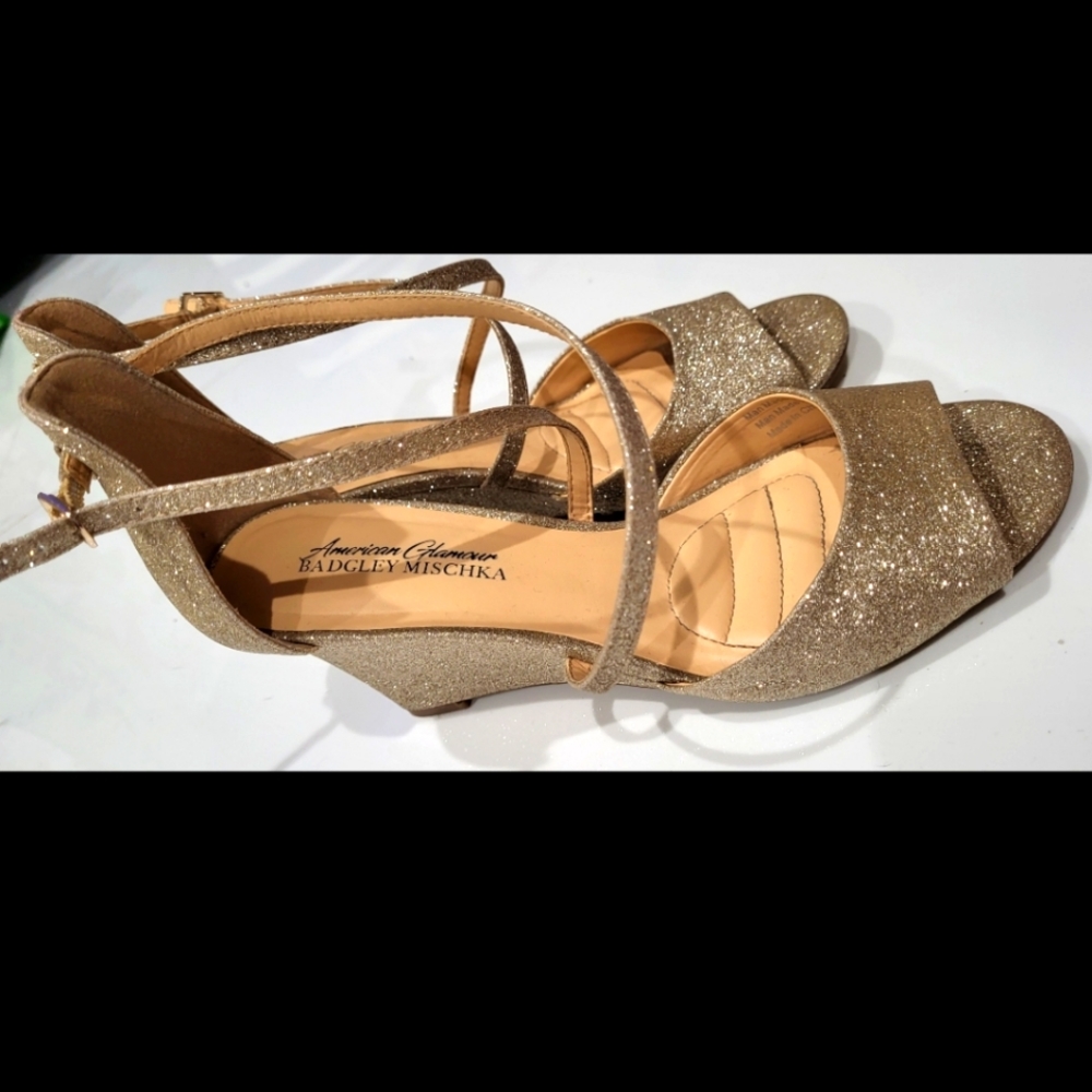 BADGLEY MISCHKA Gold Glitter Wedge Heels Size 7.5